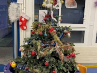 Esprit de Noël dans les écoles de la ville