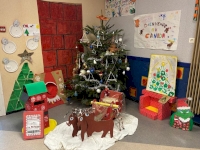 Esprit de Noël dans les écoles de la ville